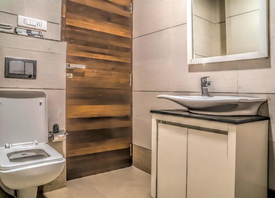 Deluxe Room bathroom
