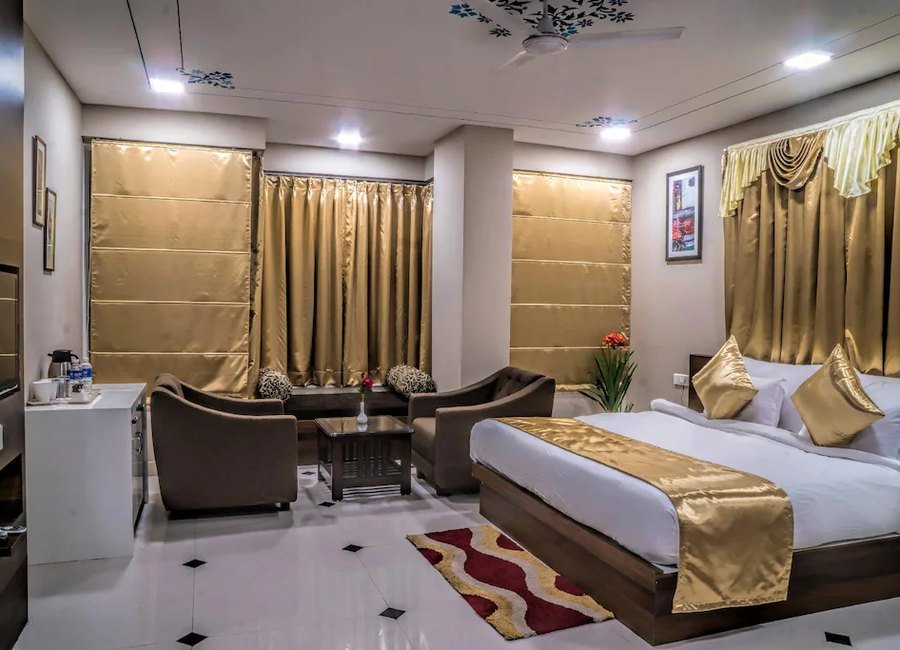 Suite Room seating area