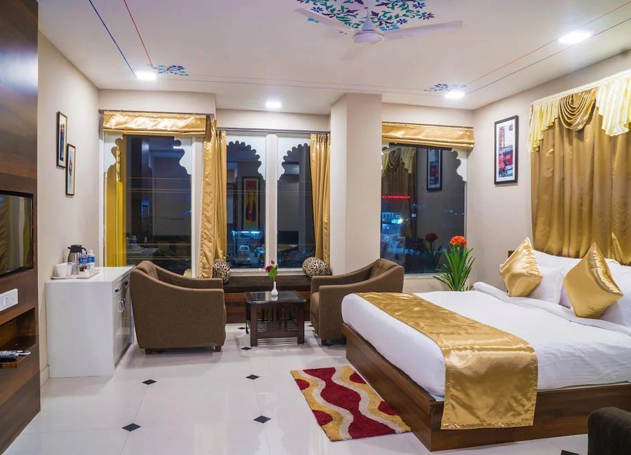 Suite Room city view window
