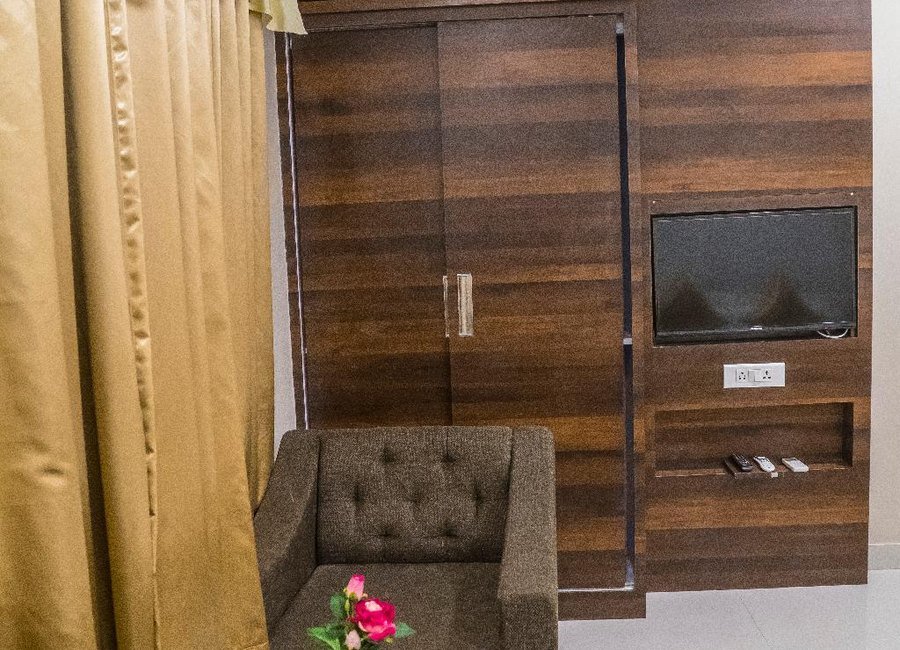 Super Deluxe Room seating